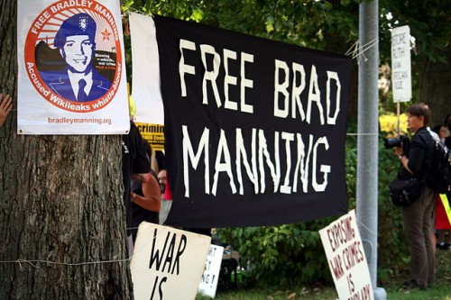 Bradley Manning fue acusado formalmente por el caso Wikileaks