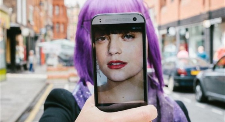Conoce a los Phonies, la evolución del selfie